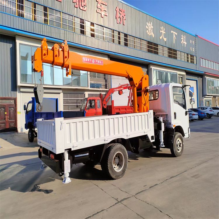 乐陵市三轮随车吊定制 农用改装机自备吊中瑞长期出售